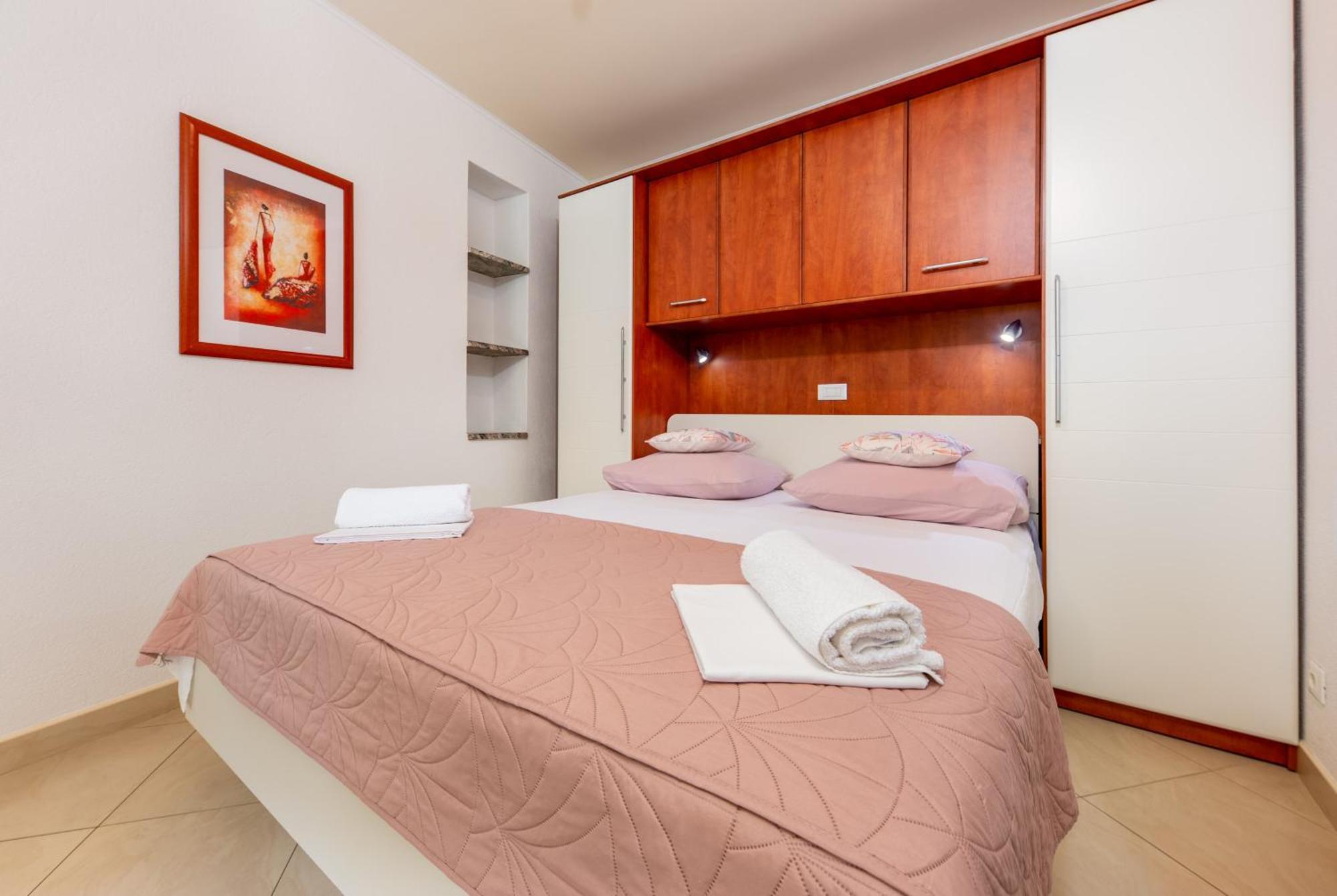 Apartmani Rita Baska Voda Bagian luar foto